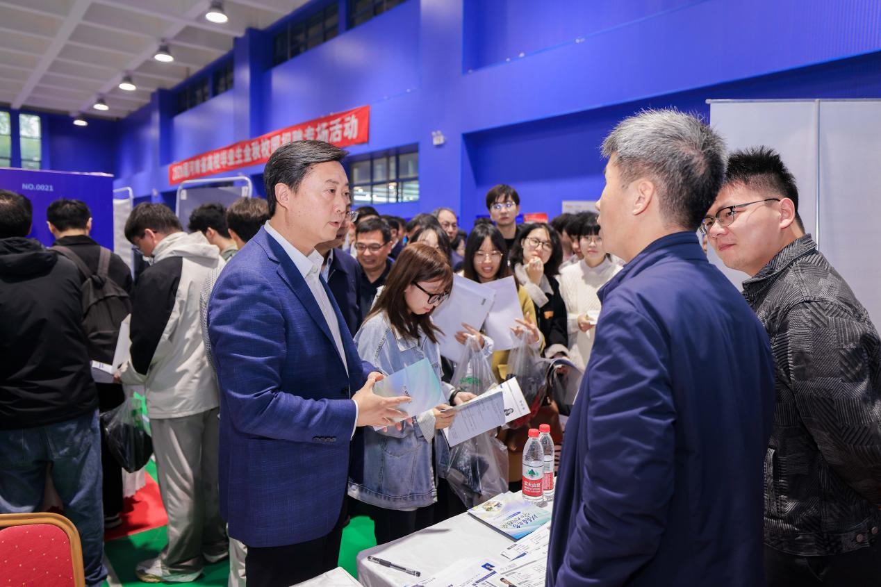 河南省成功举办“豫荐未来 青春启航”2026届高校毕业生金秋校园招聘月启动仪式